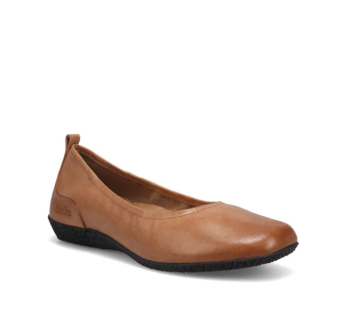 Taos Chit Chat Flat Caramel Women's 1