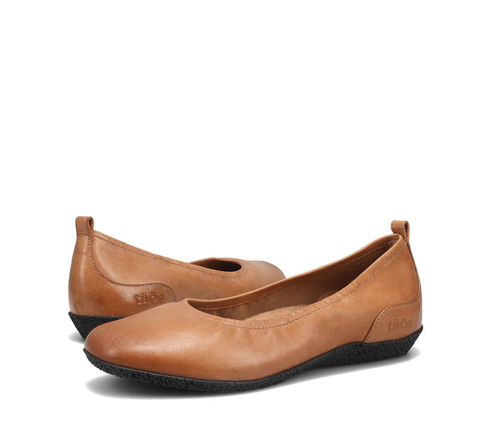 Taos Chit Chat Flat Caramel Women's 6